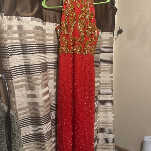 Beaded gown - Picture 3 of 3